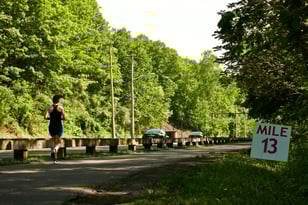 marathon runninig mile 13 woman 